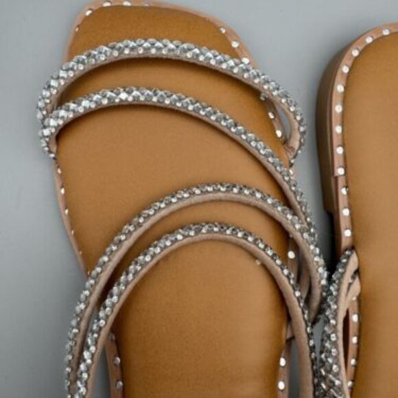 Cloudair Women 8.5 Studded Sandal Shoe Beige/Silver Open Toe Comfort Flat - Picture 4 of 9